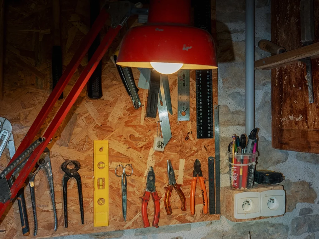 Les outils d'une ébéniste à Lons le Saunier, dans le Jura
