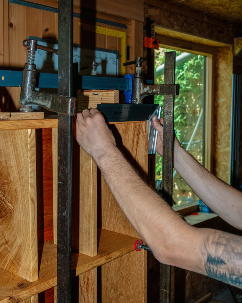 Assemblage Meuble en bois dans le Jura