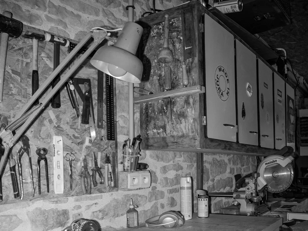 Les outils d'une ébéniste à Lons le Saunier, dans le Jura